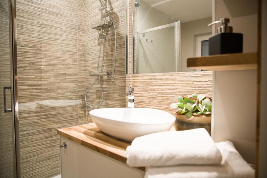 Buenas Noches Villa Standing Piscine & Wellness 邦塞勒 外观 照片